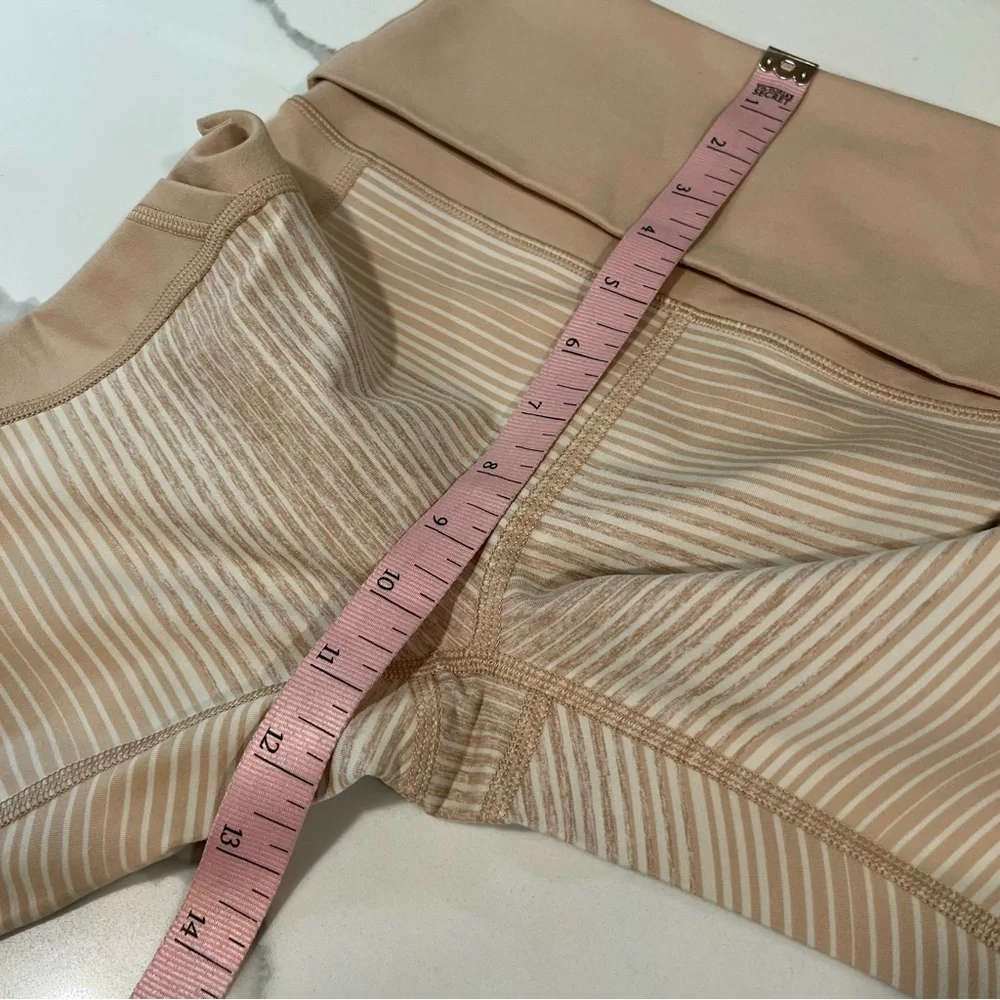 Offline by Aerie women's The‎ Hugger Foldover legging high rise small beige NWOT - Picture 13 of 15
